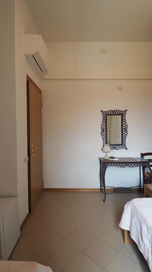 Готель Residenza Pitigliano Gens Petilia - Nuova Gestione Екстер'єр фото